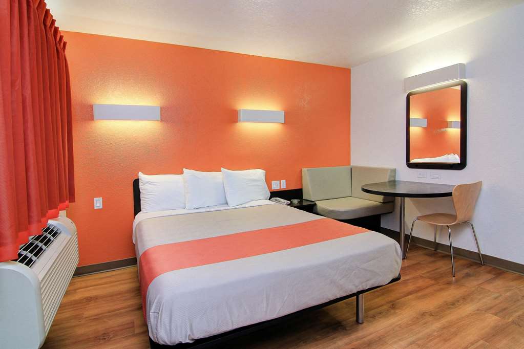 Motel 6 Old town Scottsdale Fashion Square - photo 7