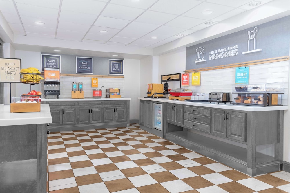 Hampton Inn & Suites Brookings - photo 30