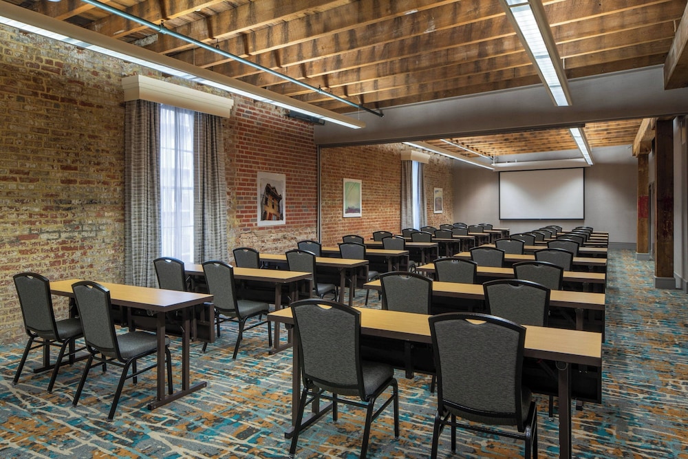 Courtyard by Marriott New Orleans Warehouse Arts District - photo 27