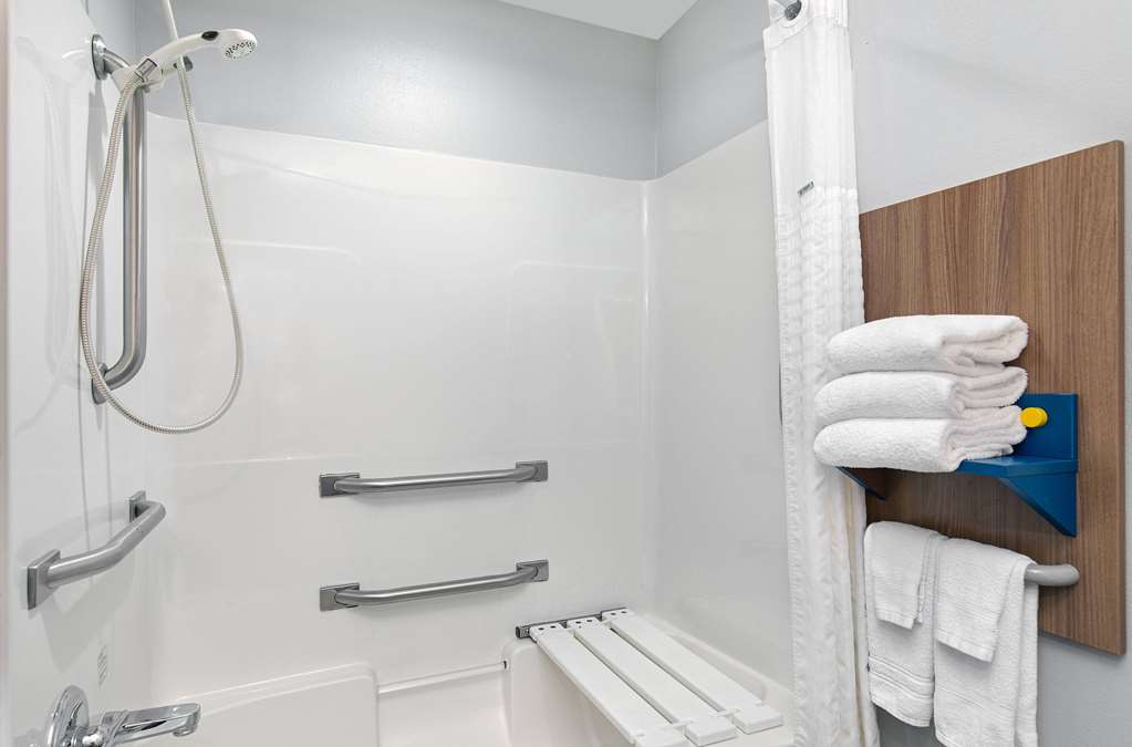 Microtel Inn and Suites by Wyndham Columbus North - photo 11