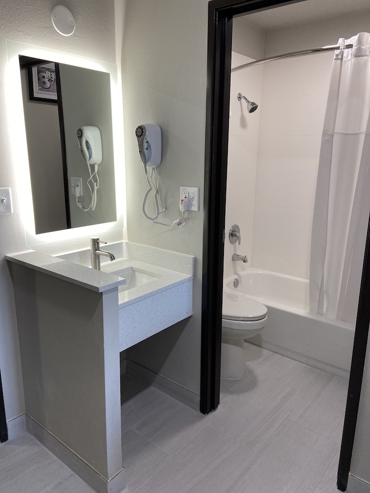 Super 8 by Wyndham York NE - photo 17