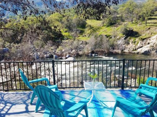 Kaweah River House 1 2 Mile to Sequoia Park — 4-Star Luxury Hotel in Three Rivers, United States