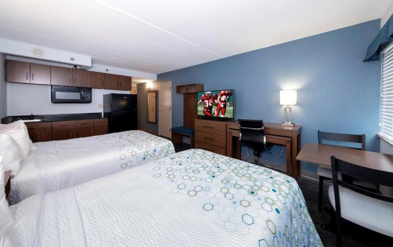 HomeTowne Studios by Red Roof Chantilly - photo 39