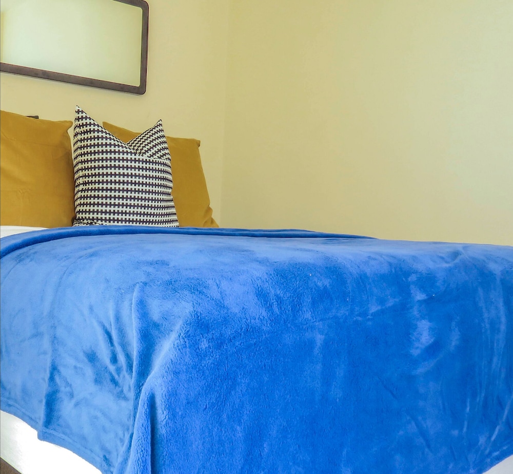 Tudors eSuites Birmingham Townhouse Private Garden Free Parking — 4-Star Luxury Hotel in Birmingham, United Kingdom