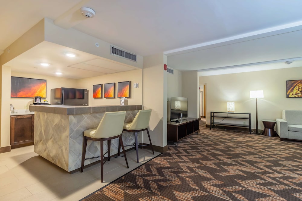 DoubleTree by Hilton Hotel Lawrence - photo 14
