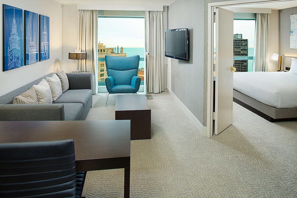 Hilton Chicago Magnificent Mile Suites - photo 2