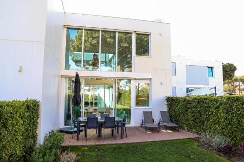 Villa Central By Garvetur — 4-Star Luxury Hotel in Quarteira, Portugal