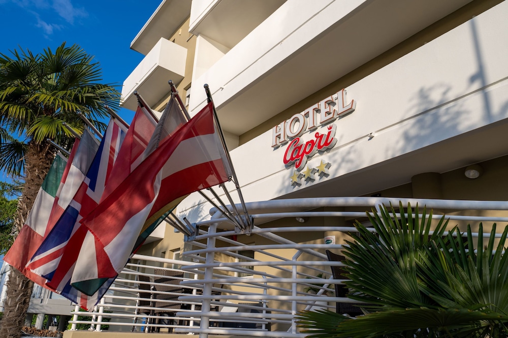 Capri — hotel in Grado