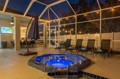 A Wave From it All Pet friendly Private heated pool home with fire pit — 4-Star Luxury Hotel in Bradenton, United States