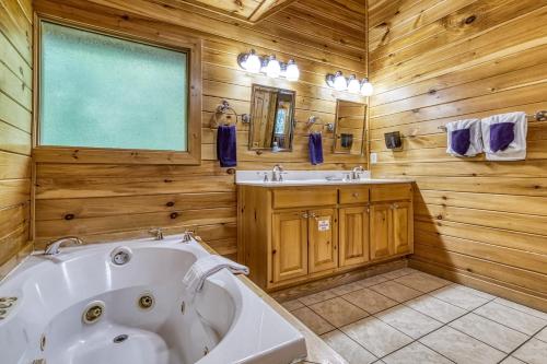 The Circle Of Life Hot Tub Theater Room 560 FREE tickets each paid day - photo 48