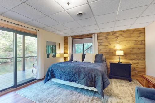 Aska Base Camp — 4-Star Luxury Hotel in Blue Ridge, United States