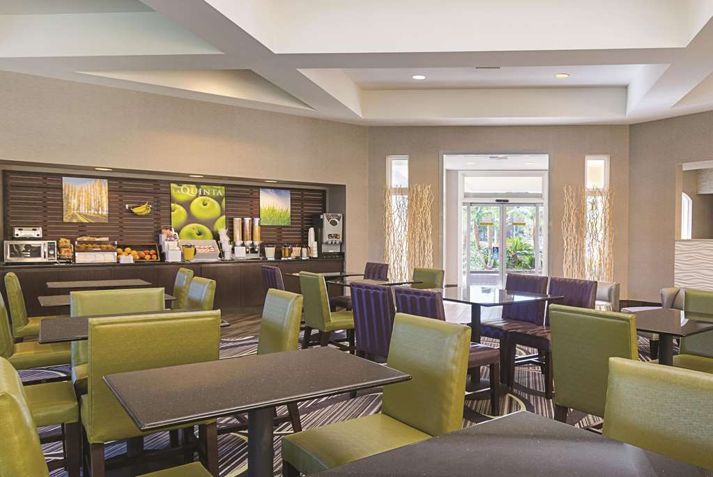 La Quinta Inn & Suites by Wyndham Ontario Airport - photo 51