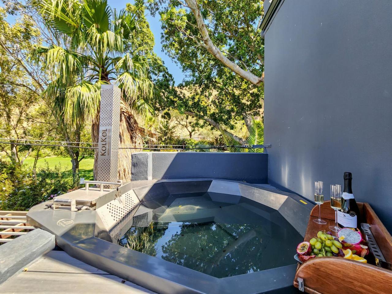 The Honeycomb a 3 Bed in de Waterkant with Hot Tub