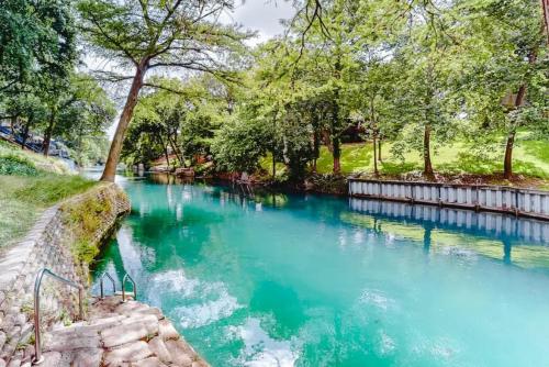 Restful River Retreat — New Braunfels