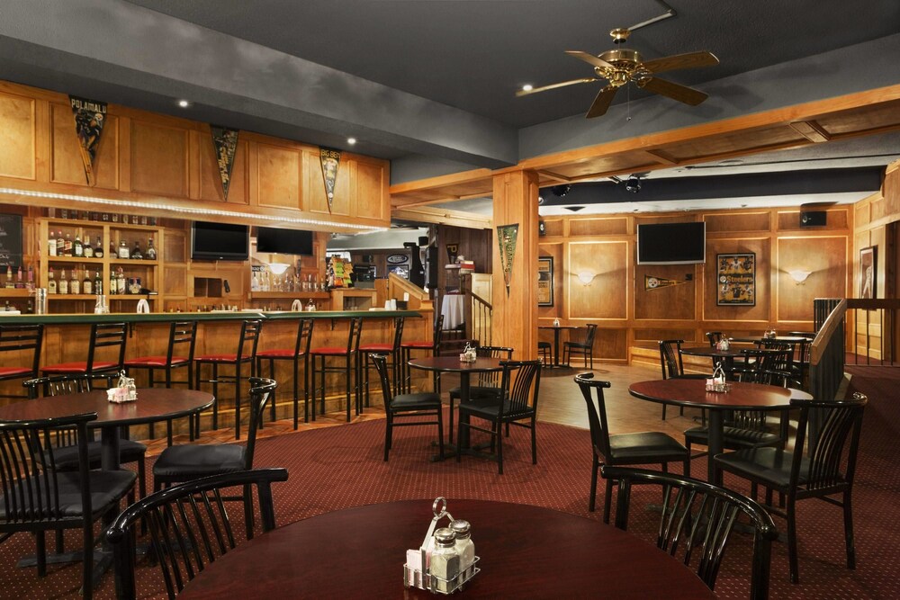 Ramada by Wyndham Pittsburgh New Stanton - photo 15