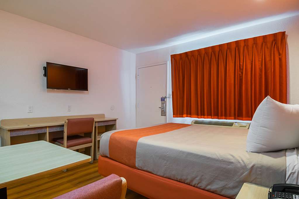 Motel 6 Lost Hills CA - photo 14