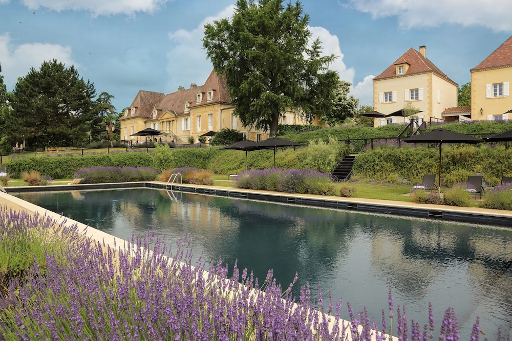 Château les Merles — 4-Star Luxury Hotel in Mouleydier, France