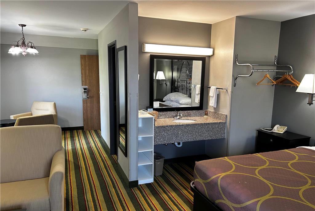 Super 8 by Wyndham Mound City - photo 16