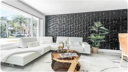 Amazing Home w Heated Pool 8 mins to the Beach — 4-Star Luxury Hotel in Lighthouse Point, United States