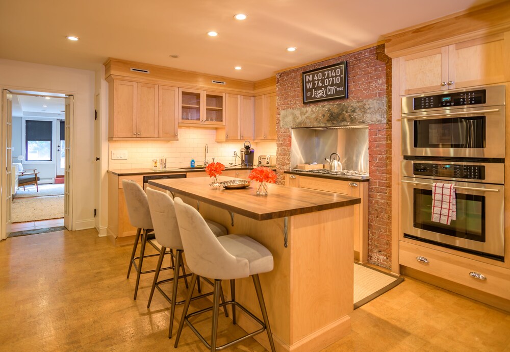 Deedee's Brownstone Van Vorst Park - photo 24