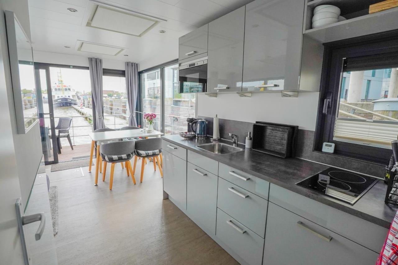 Hausboot Lobster Bremerhaven — Bremerhaven