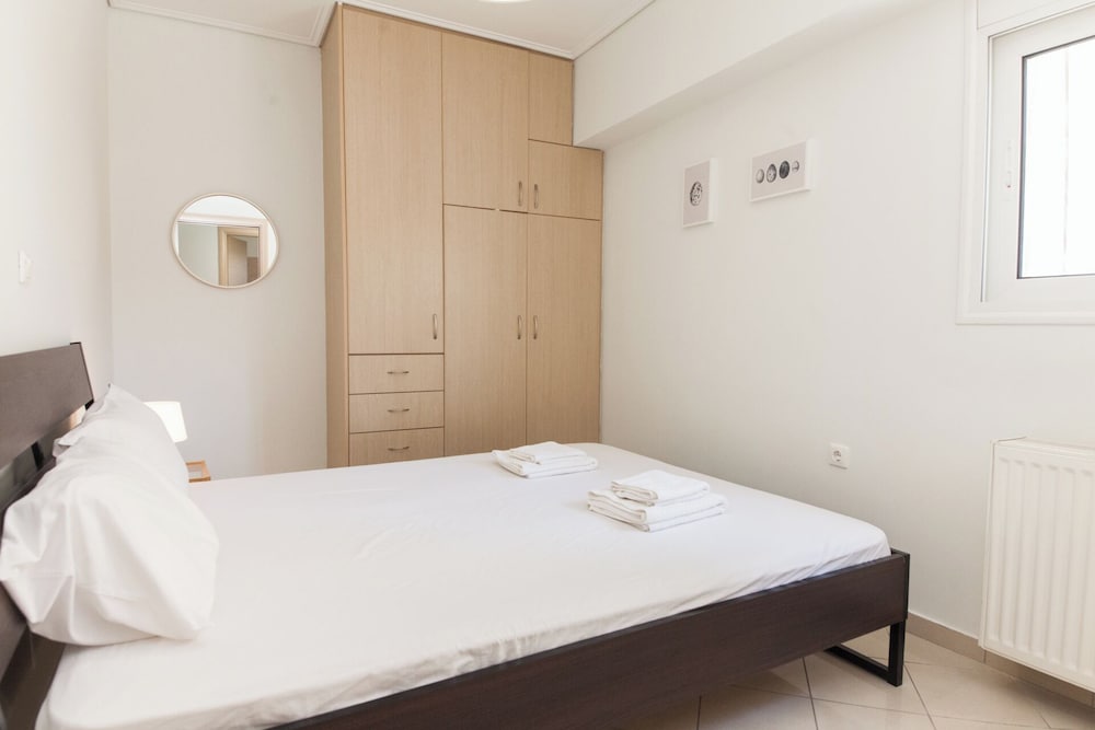 Comfy New Apt w Balcony GC 3360 01 — 4-Star Luxury Hotel in Athens, Greece