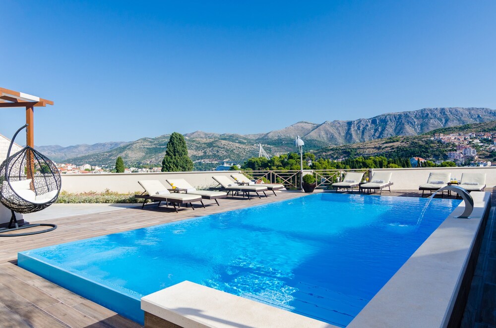 Apartments Villa Peragro — 4-Star Luxury Hotel in Dubrovnik, Croatia