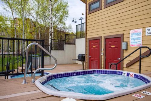 La Casa on the Mountain by Resort Lodging Company - photo 7
