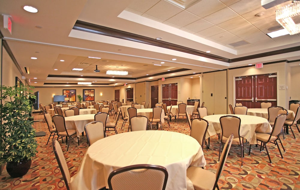Hilton Garden Inn Cincinnati Blue Ash - photo 22
