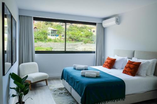 New 3 Bedroom Luxury Family Apartment Airco King Size Beds Fully equipped kitchen Balcony Washingmachine 2 bathrooms Free parking Fast Internet 142m2 — 4-Star Luxury Hotel in Machico, Portugal