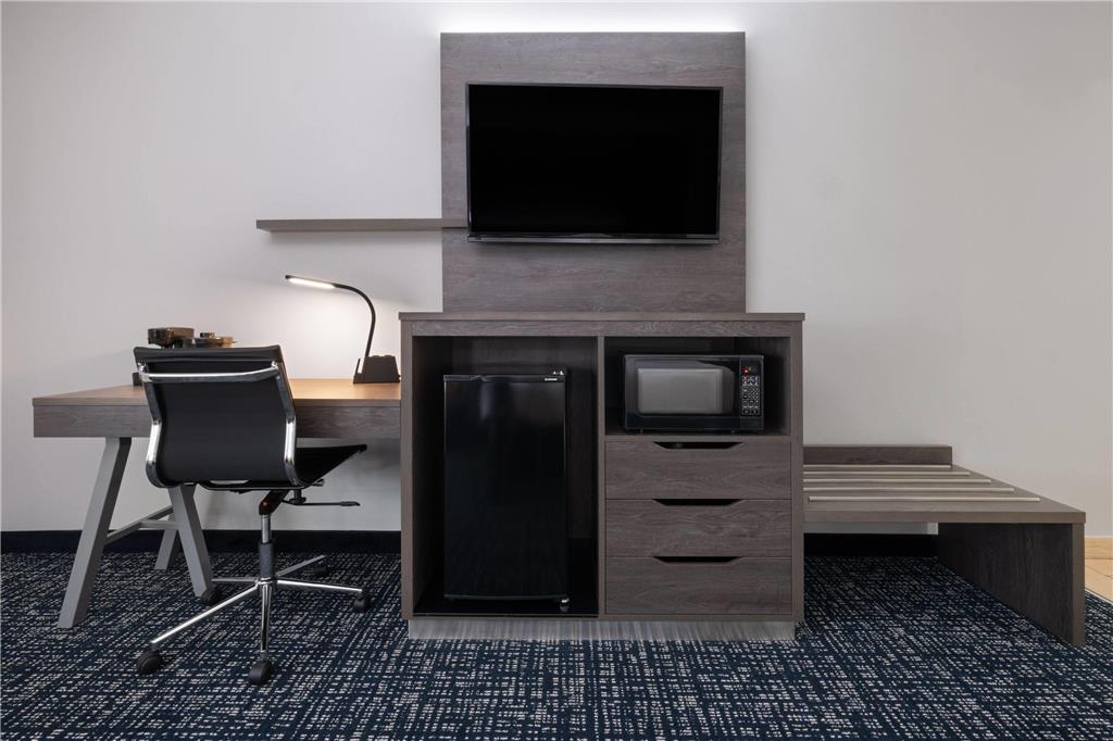 La Quinta Inn & Suites by Wyndham Muskogee - photo 17
