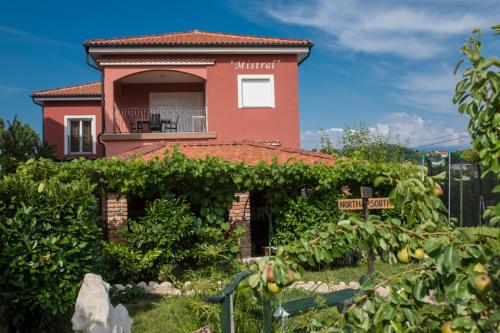 Apartment in Lopar with terrace air conditioning WiFi washing machine — 4-Star Luxury Hotel in Lopar, Croatia