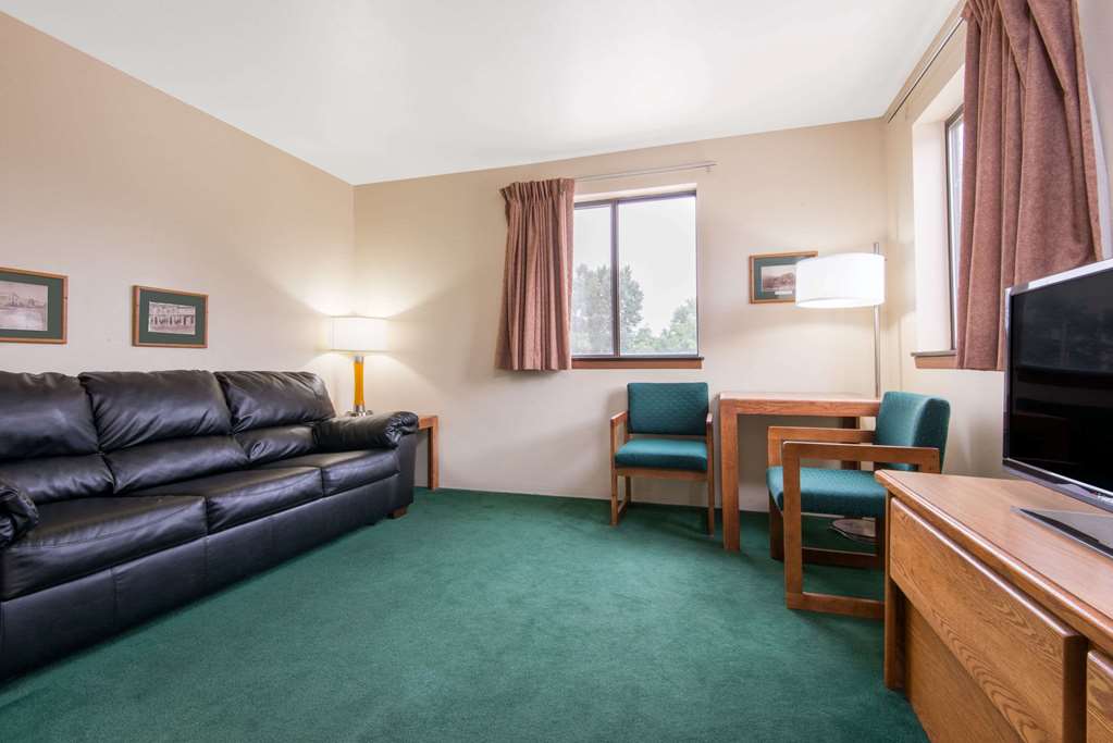 Super 8 by Wyndham Buffalo - photo 6