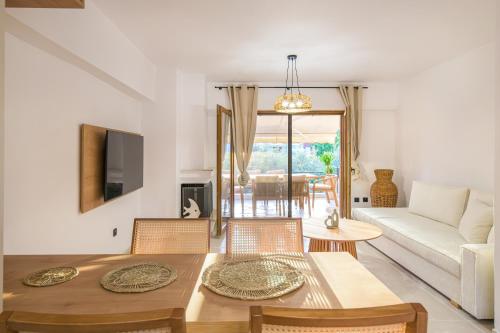 ICONIC Marévia Beachfront Pefkohori in Pefkochori, Greece