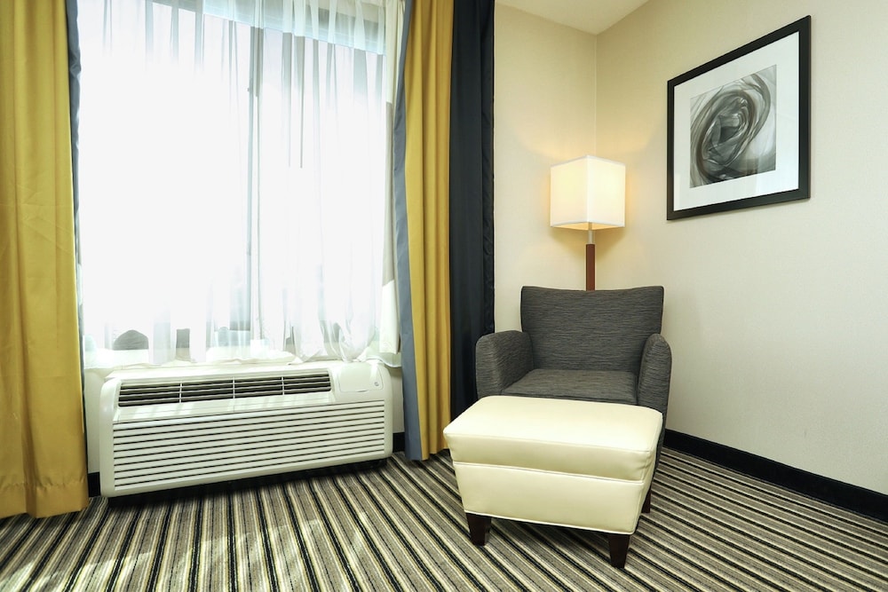 Holiday Inn Express Hotel & Suites Batavia Darien Lake by IHG - photo 5