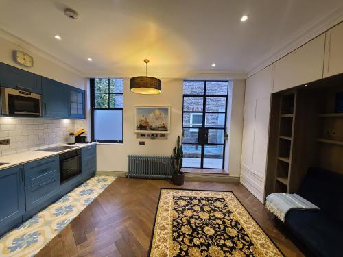 Boutique Linden Gardens 1st floor and loft apartments — 4-Star Luxury Hotel in London, United Kingdom