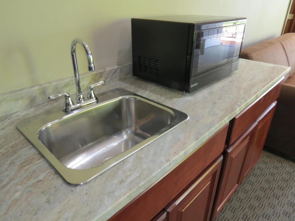 Edgewater Hotel - photo 9