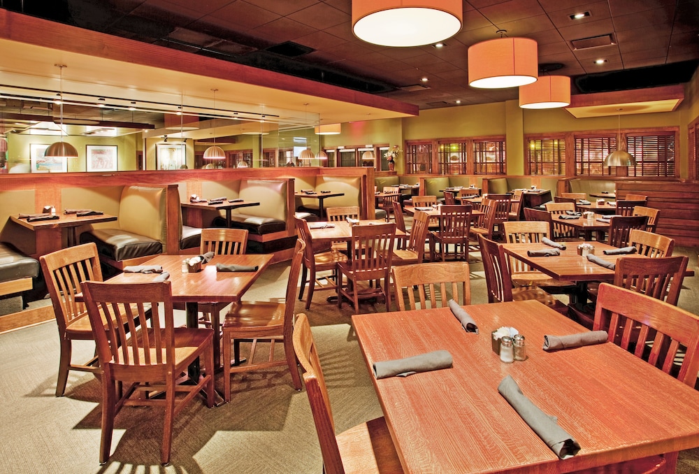 Holiday Inn Manhattan at the Campus by IHG - photo 13