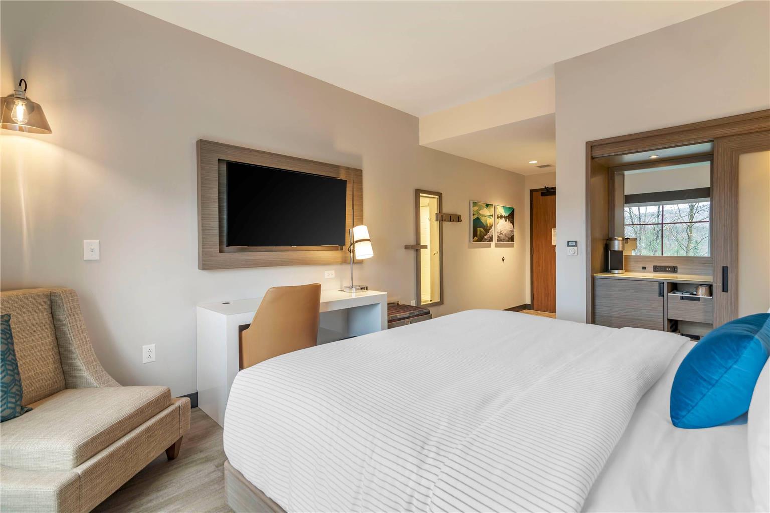 Cambria Hotel Lake Placid Lakeside Resort - photo 23