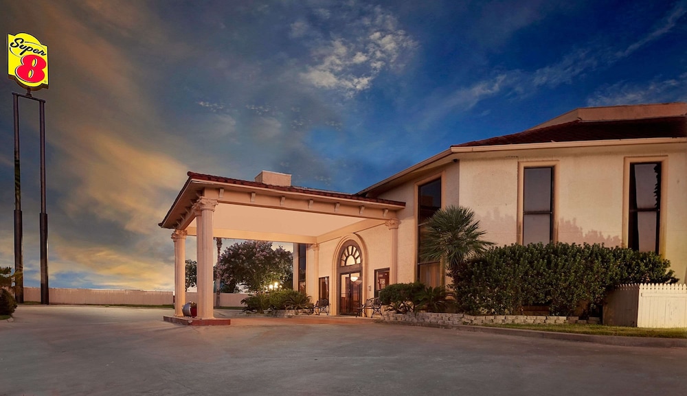 Super 8 by Wyndham Corpus Christi Northwest - featured photo