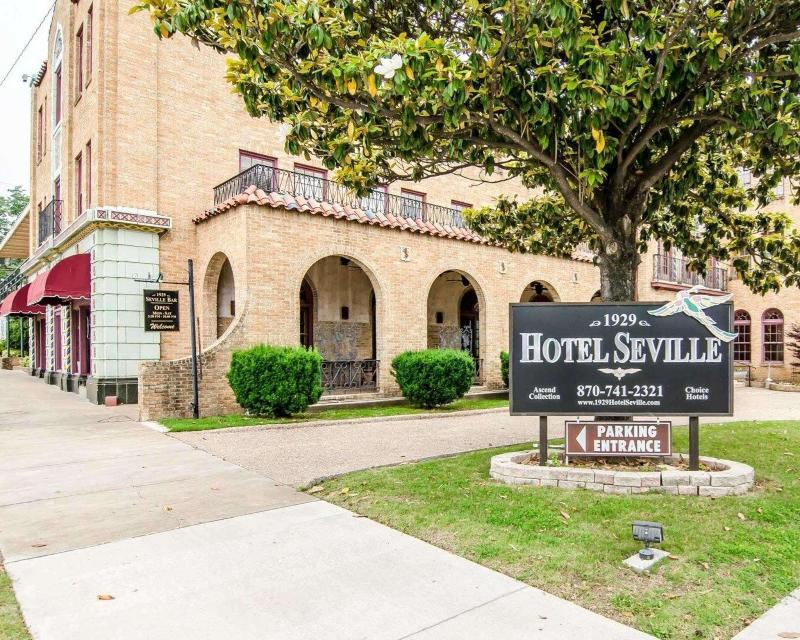 Hotel Seville - carbon neutral hotel in Harrison