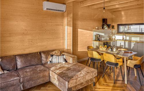 2 Bedroom Awesome Home In Trzesacz — 4-Star Luxury Hotel in Rewal, Poland