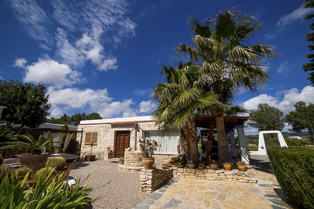 Villa Can Cardona — 4-Star Luxury Hotel in Santa Eularia Des Riu, Spain