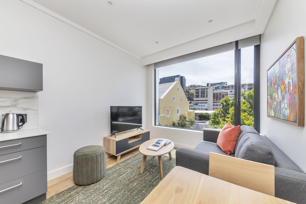 Comfortable studio with city views — 4-Star Luxury Hotel in Cape Town, South Africa