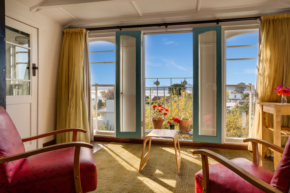 The Last Villa — 4-Star Luxury Hotel in Sandy Bay, Australia