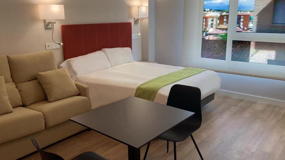 Hotel Essenzia — Aranda De Duero