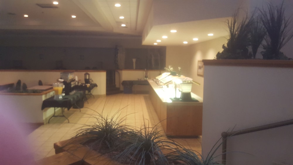 Salina Ambassador Hotel and Conference Center - photo 24