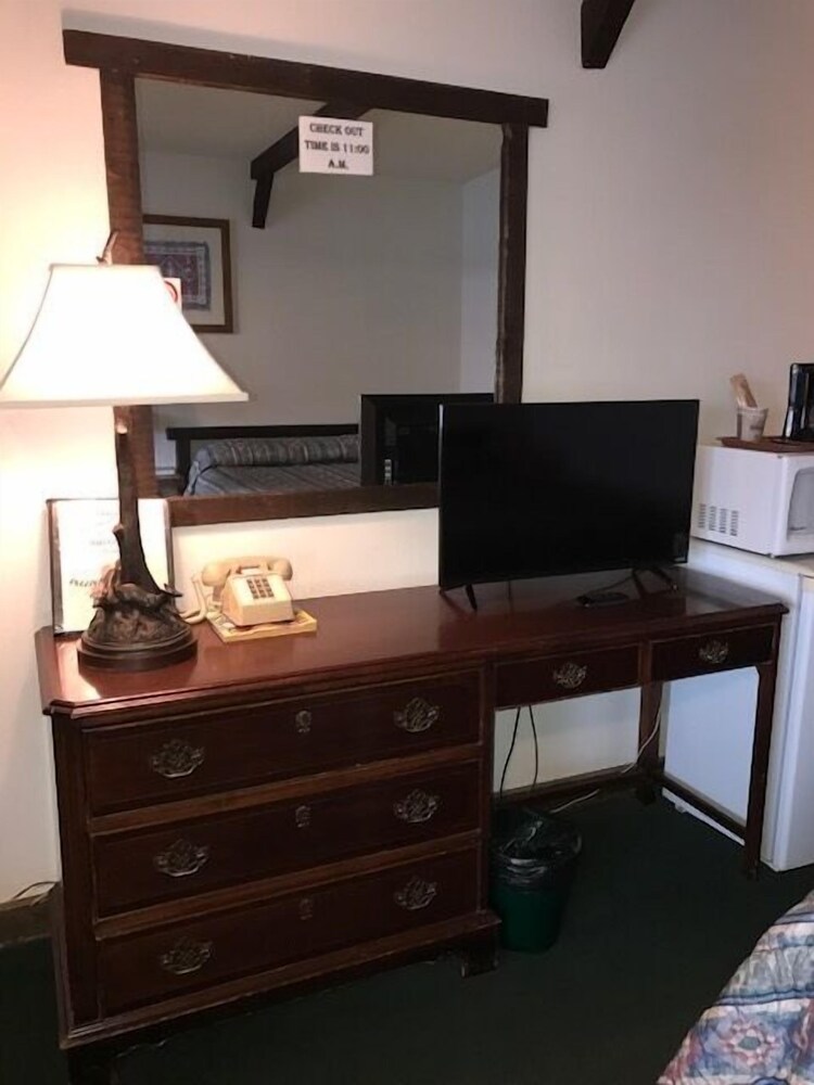 Bunkhouse Motel - photo 7