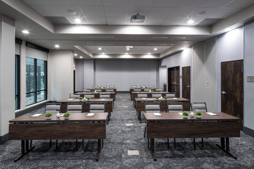Courtyard by Marriott Houston Heights I 10 - photo 34
