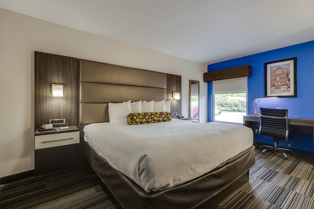 The Alexis Inn & Suites Nashville Airport - photo 13